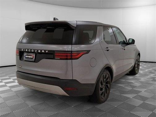 2024 Land Rover Discovery P300 S