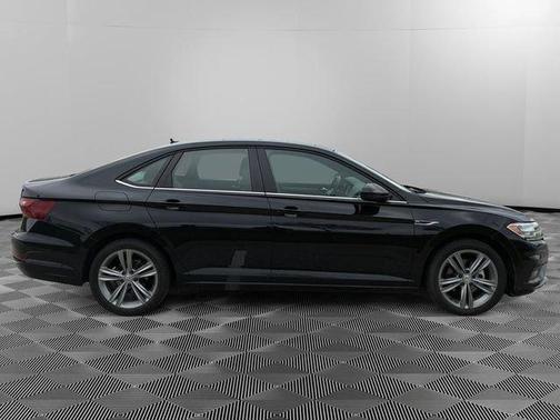 Deep Black Pearl Effect 2021 Volkswagen Jetta 1.4T R-Line