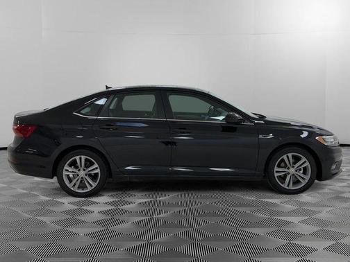 Deep Black Pearl Effect 2021 Volkswagen Jetta 1.4T R-Line