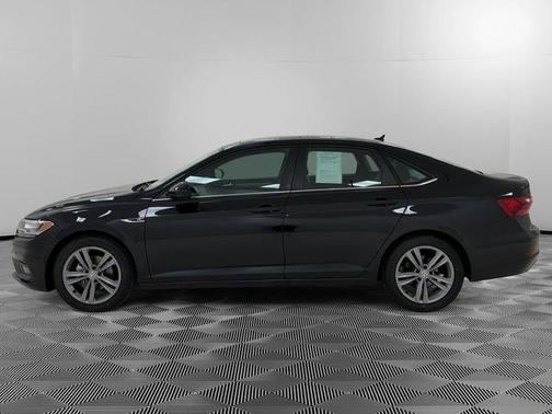 Deep Black Pearl Effect 2021 Volkswagen Jetta 1.4T R-Line