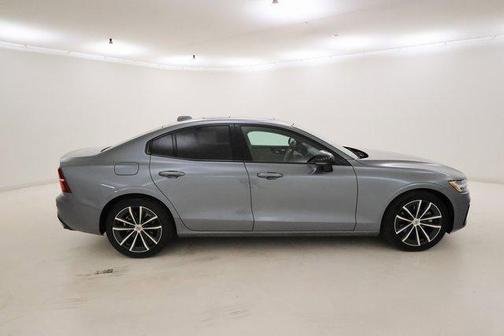 2021 Volvo S60 T5 Momentum