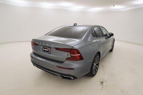 2021 Volvo S60 T5 Momentum