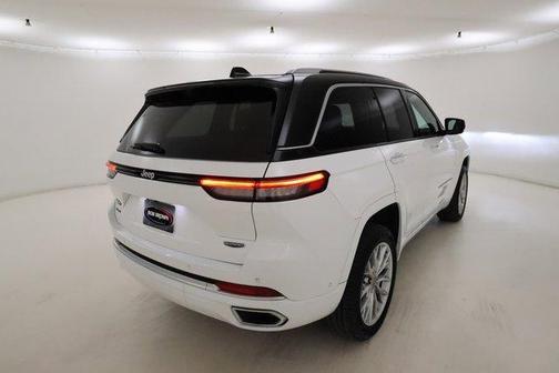 2022 Jeep Grand Cherokee Summit