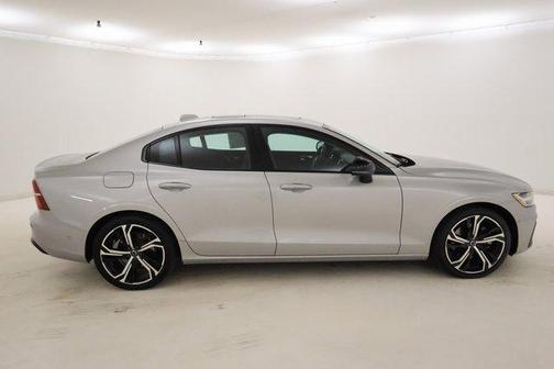 2024 Volvo S60 B5 Plus Dark Theme