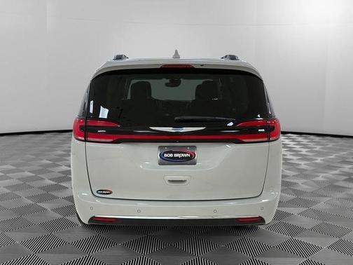 White 2021 Chrysler Pacifica Hybrid Limited