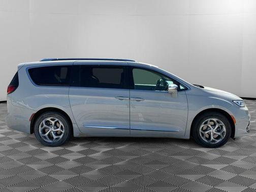 White 2021 Chrysler Pacifica Hybrid Limited
