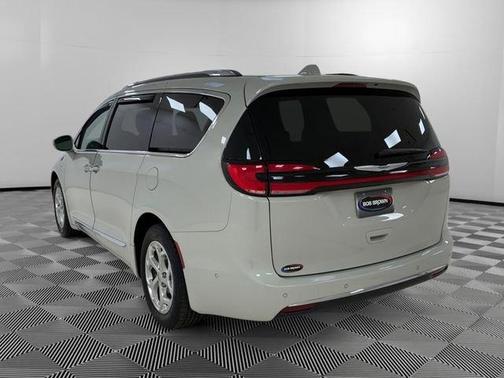 White 2021 Chrysler Pacifica Hybrid Limited