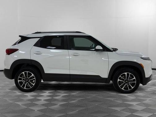 Summit White 2025 Chevrolet Trailblazer LT