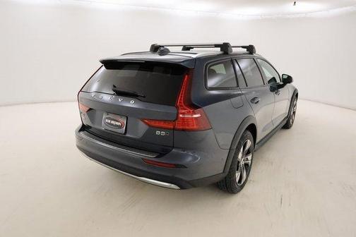 2023 Volvo V60 Cross Country B5 Plus