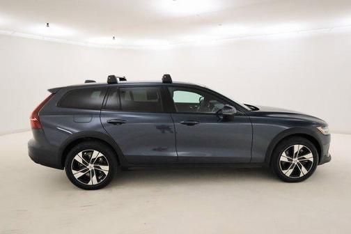 2023 Volvo V60 Cross Country B5 Plus