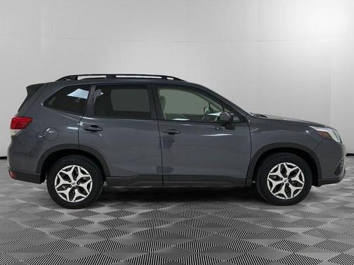 Magnetite Gray Metallic 2024 Subaru Forester Premium