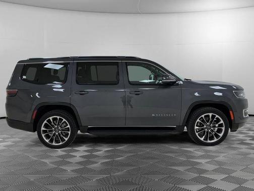 Gray 2022 Jeep Wagoneer Series II