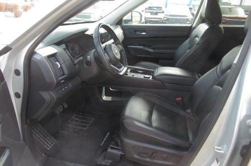 Brilliant Silver Metallic 2023 Nissan Pathfinder SL