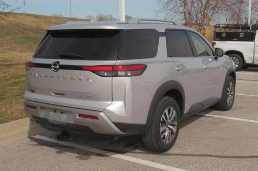 Brilliant Silver Metallic 2023 Nissan Pathfinder SL