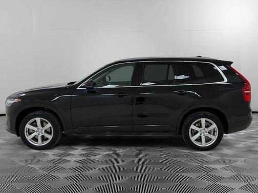 2022 Volvo XC90 T5 Momentum 7 Passenger