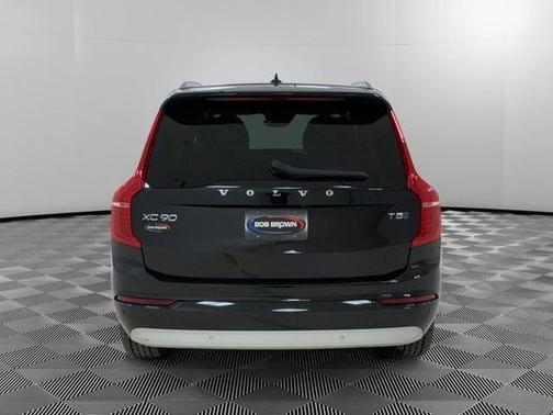 2022 Volvo XC90 T5 Momentum 7 Passenger