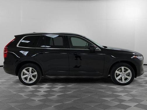 Black 2022 Volvo XC90 T5 Momentum 7 Passenger