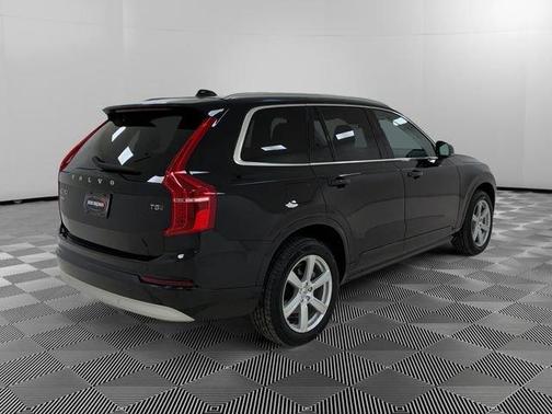 Black 2022 Volvo XC90 T5 Momentum 7 Passenger