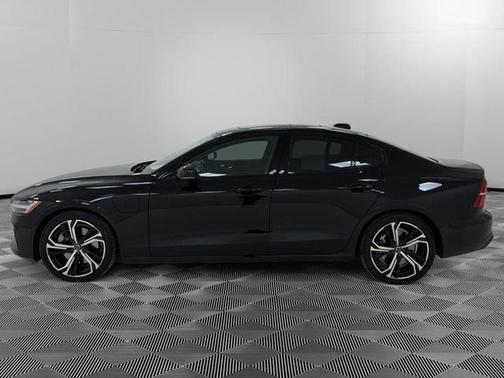 2023 Volvo S60 Recharge Plug-In Hybrid T8 Plus Dark Theme