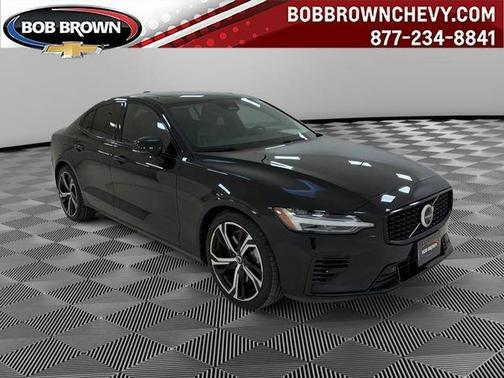 2023 Volvo S60 Recharge Plug-In Hybrid T8 Plus Dark Theme