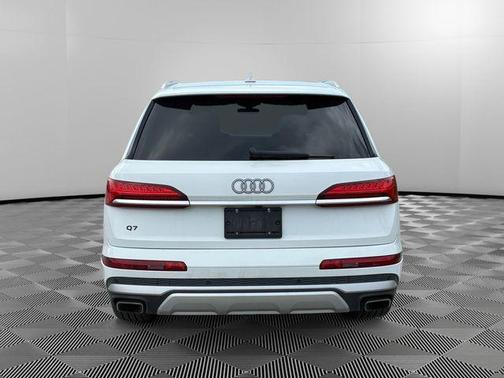 Carrara White 2025 Audi Q7 55 Premium Plus
