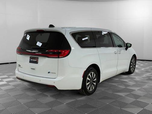 Bright White Clearcoat 2024 Chrysler Pacifica Hybrid Select