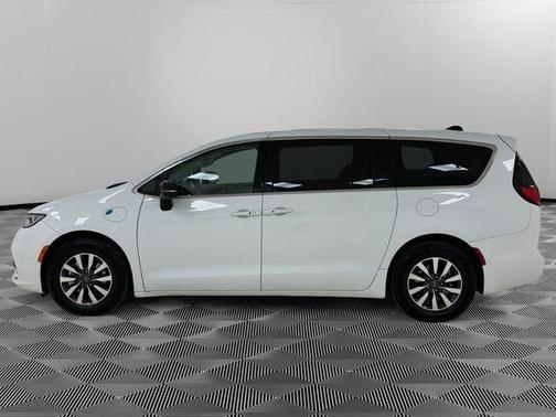 White 2024 Chrysler Pacifica Hybrid Select