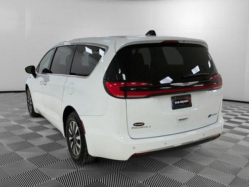White 2024 Chrysler Pacifica Hybrid Select