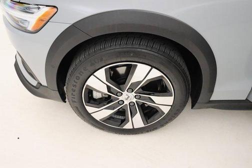 2024 Volvo V60 Cross Country B5 Plus