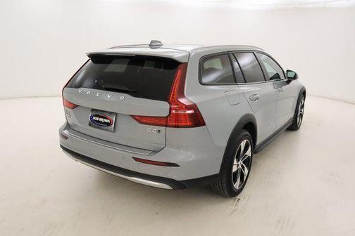 2024 Volvo V60 Cross Country B5 Plus