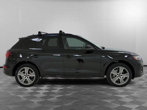 Mythos Black Metallic 2025 Audi Q5 45 S line quattro Premium