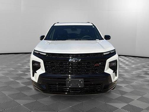 White 2025 Chevrolet Traverse RS