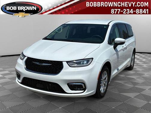 White 2023 Chrysler Pacifica Touring-L
