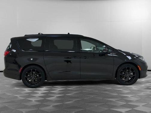 Black 2025 Chrysler Pacifica Limited