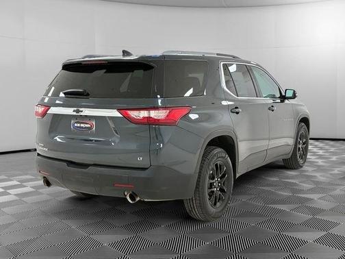 Graphite Metallic 2018 Chevrolet Traverse LT Cloth