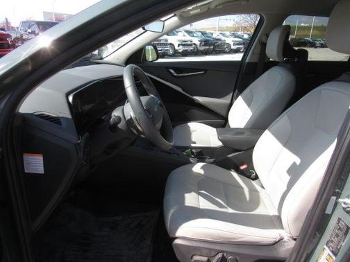 Green 2023 Kia Niro EX