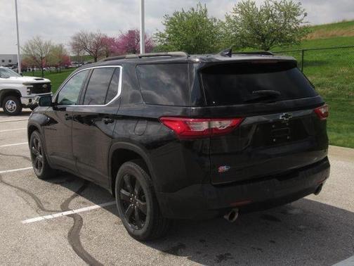 Mosaic Black Metallic 2021 Chevrolet Traverse LT Leather