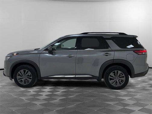 2023 Nissan Pathfinder SV
