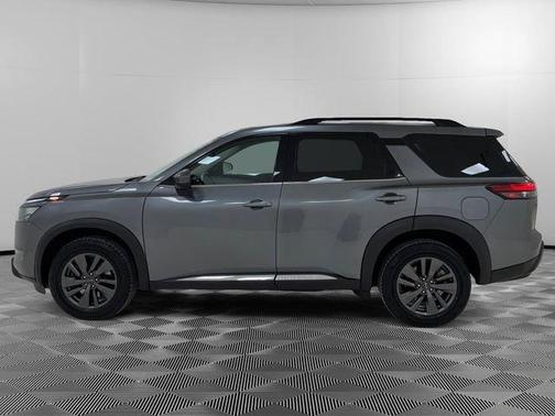 2023 Nissan Pathfinder SV