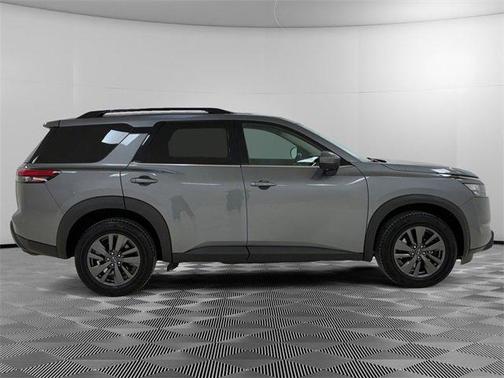 2023 Nissan Pathfinder SV