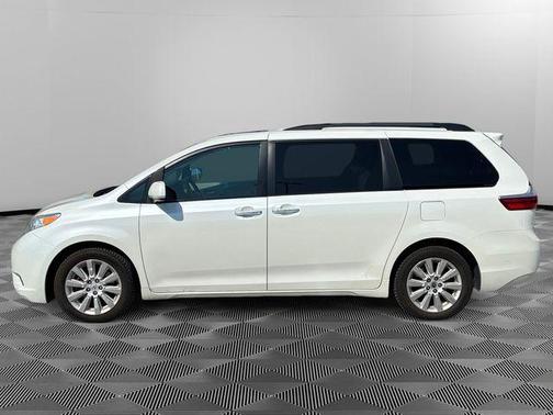White 2015 Toyota Sienna XLE Premium