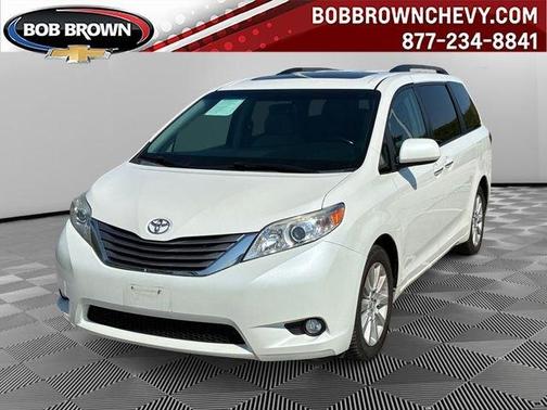 White 2015 Toyota Sienna XLE Premium