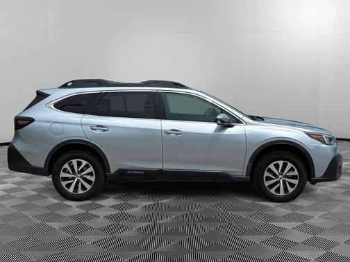 Ice Silver Metallic 2020 Subaru Outback Premium