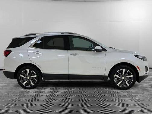 White 2023 Chevrolet Equinox Premier