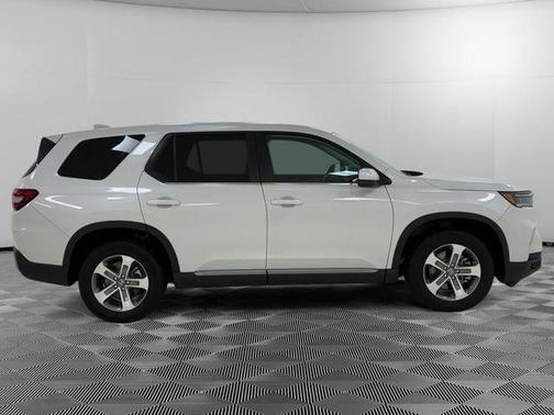 Beige 2025 Honda Pilot EX-L