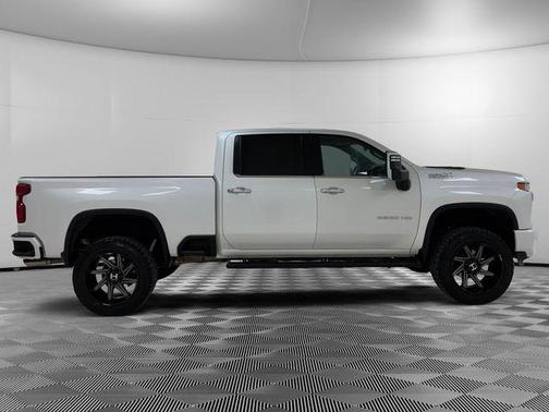 Iridescent Pearl Tricoat 2023 Chevrolet Silverado 2500 High Country