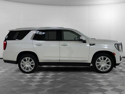 White Frost Tri-Coat 2022 GMC Yukon Denali