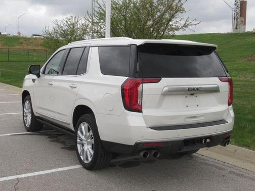 White Frost Tri-Coat 2022 GMC Yukon Denali