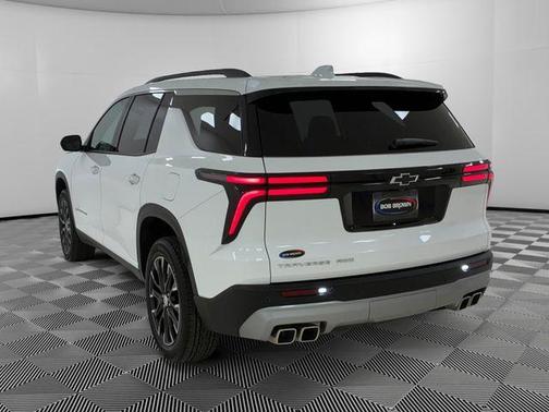 White 2025 Chevrolet Traverse LT