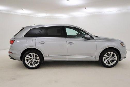 2022 Audi Q7 55 Premium Plus